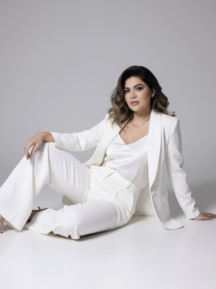 Dra. Gabriella Sousa em ambiente de atendimento